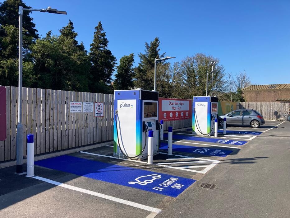 Images bp pulse Charging Station