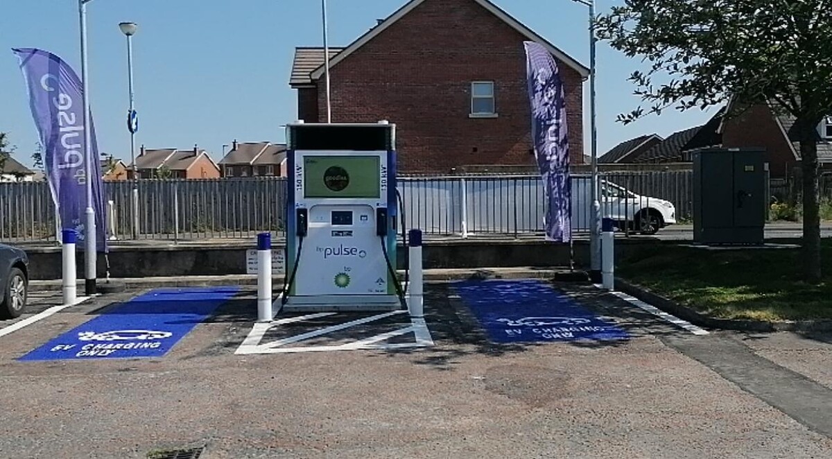 Images bp pulse Charging Station