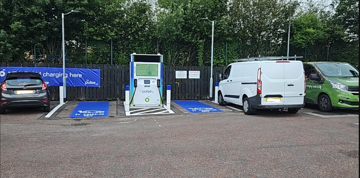 Images bp pulse Charging Station