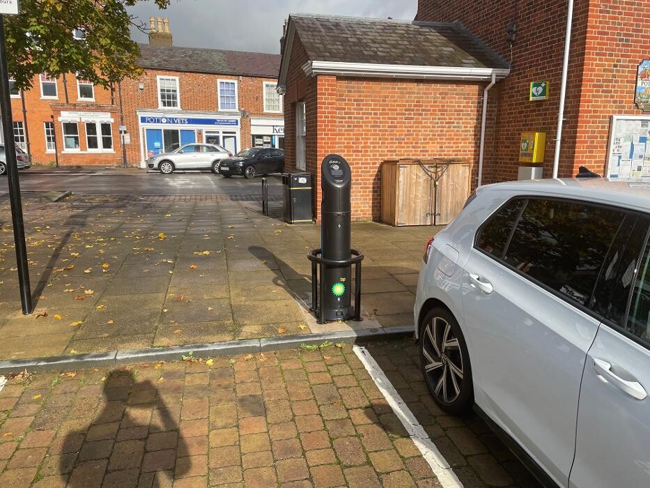 Images bp pulse Charging Station