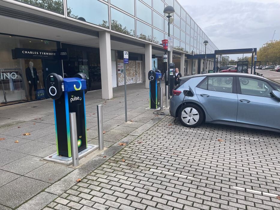 Images bp pulse Charging Station