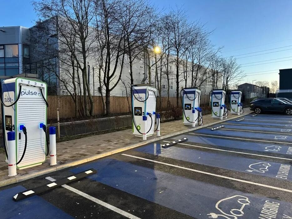 Images bp pulse Charging Station