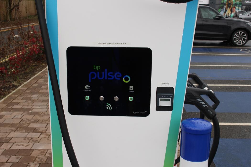 Images bp pulse Charging Station