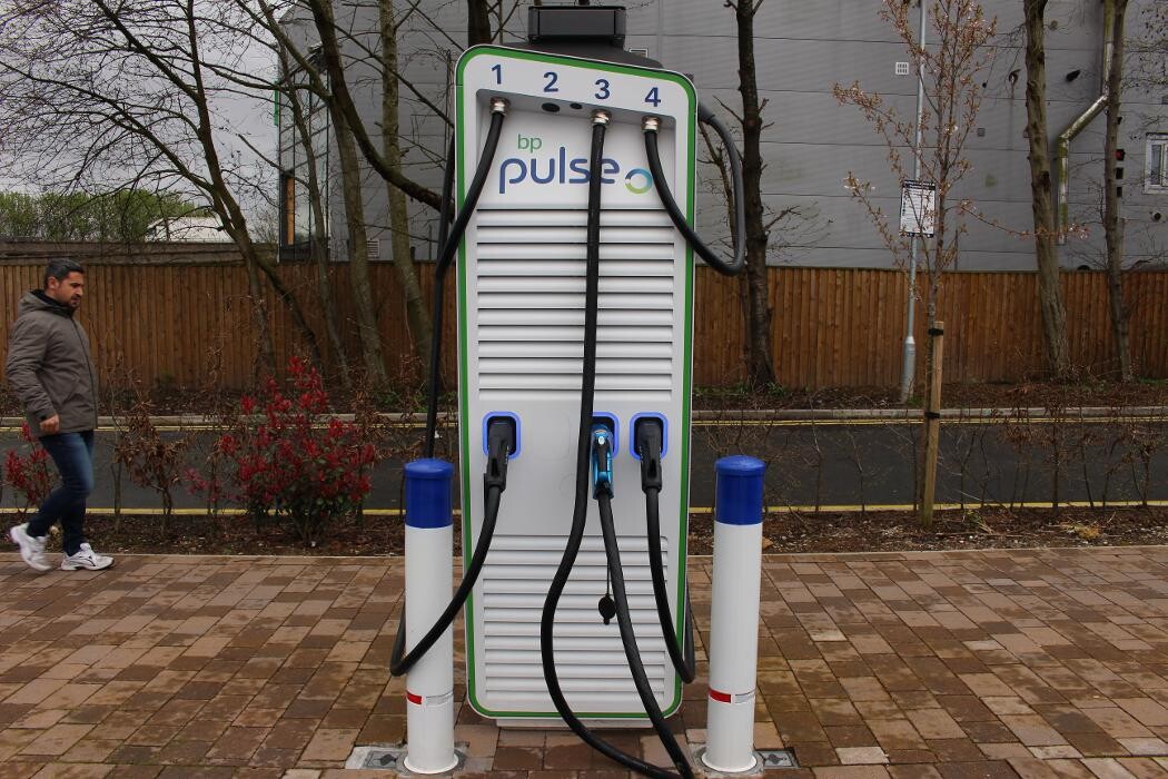 Images bp pulse Charging Station