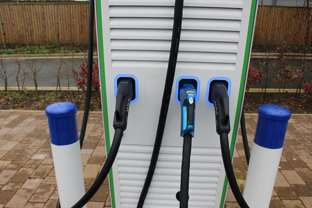Images bp pulse Charging Station