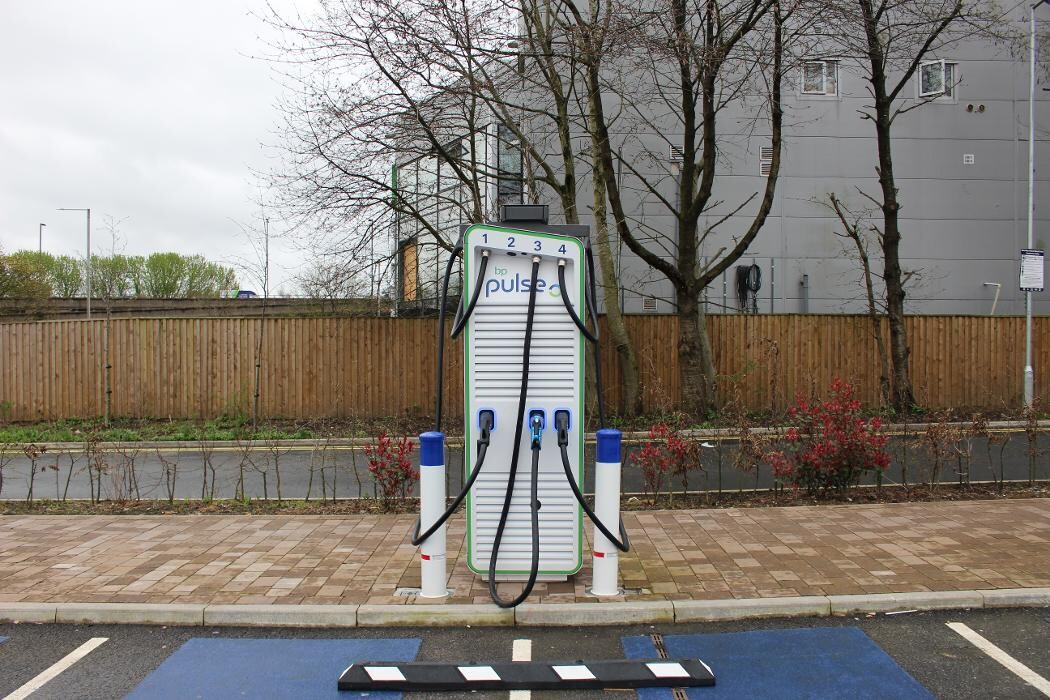 Images bp pulse Charging Station