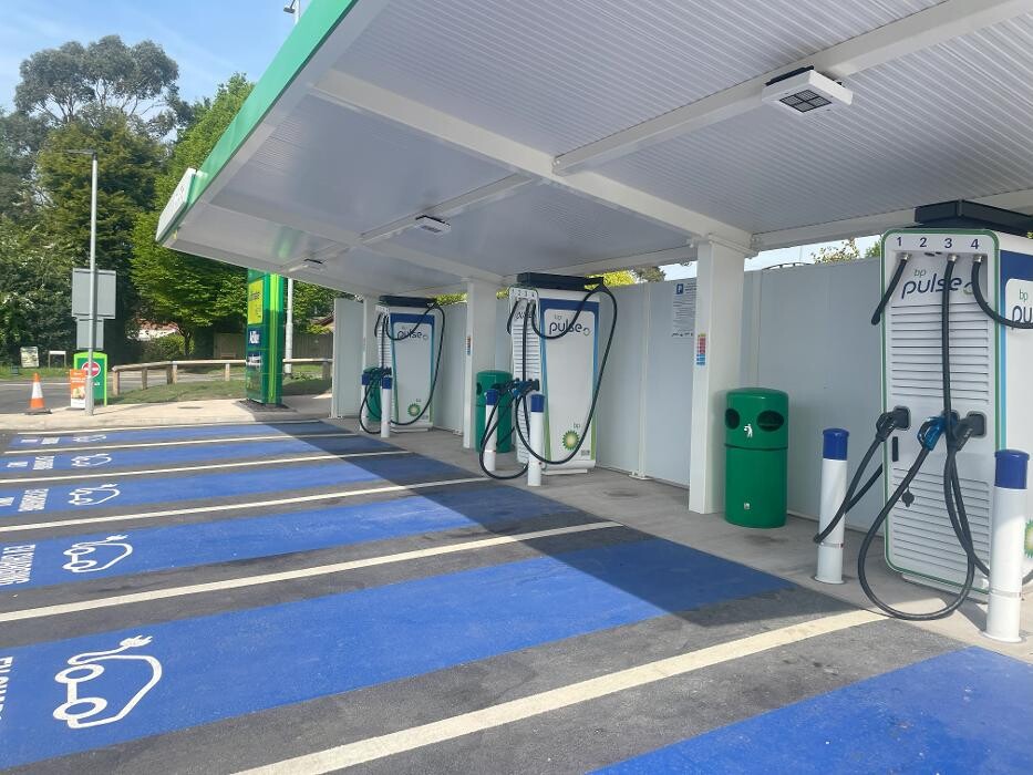 Images bp pulse Charging Station
