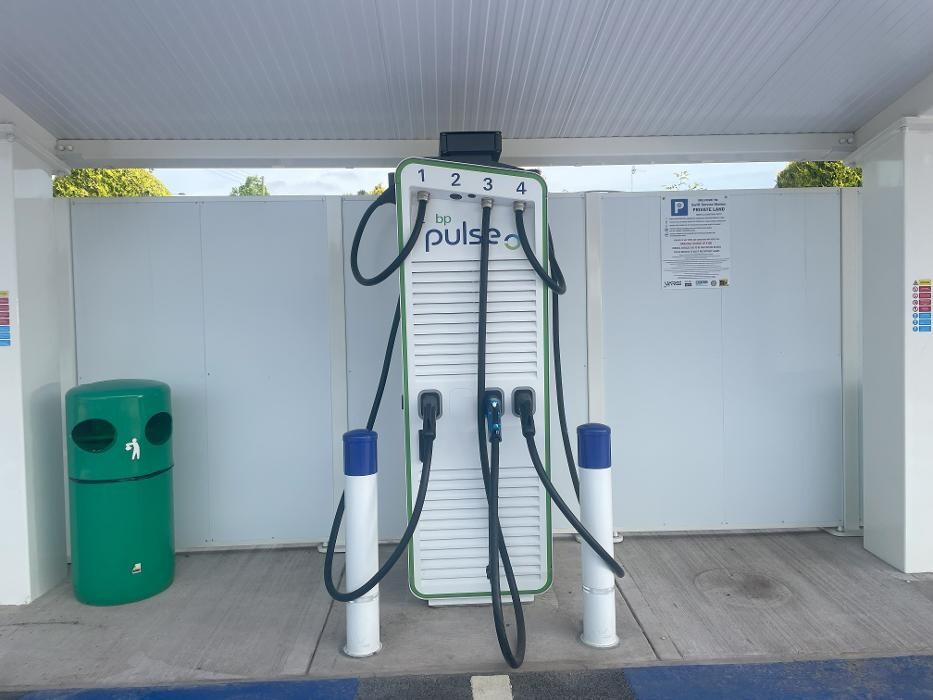 Images bp pulse Charging Station