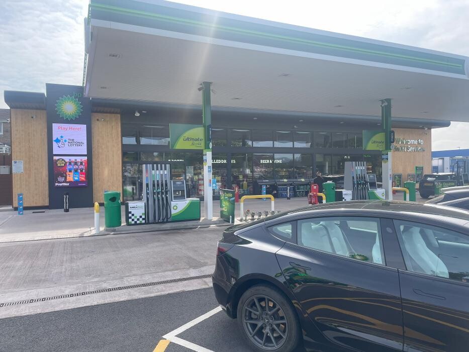 Images bp pulse Charging Station