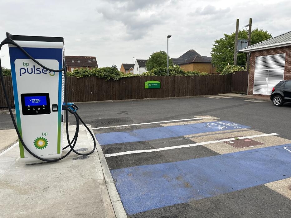 Images bp pulse Charging Station