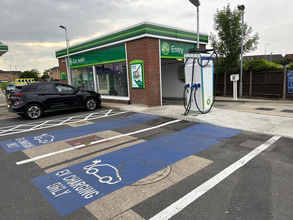 Images bp pulse Charging Station