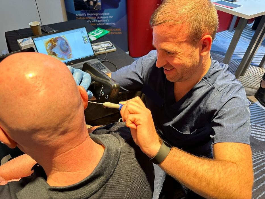 Images Amplify Hearing