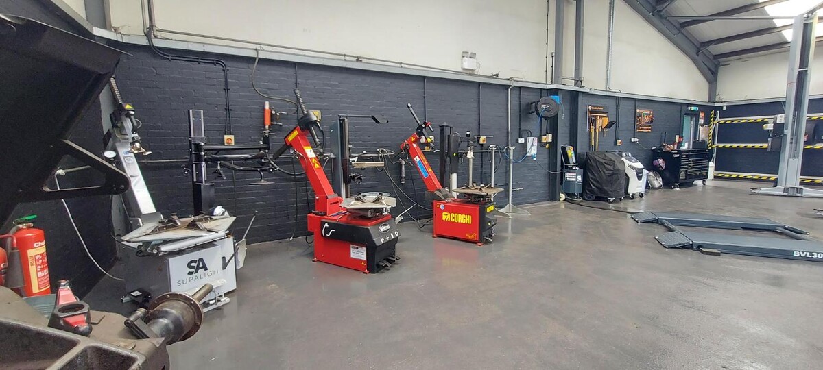 Images Halfords Garage Services Bridgwater (Wylds Road)