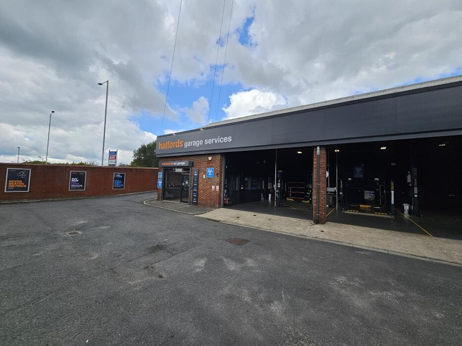 Images Halfords Garage Services Chorley