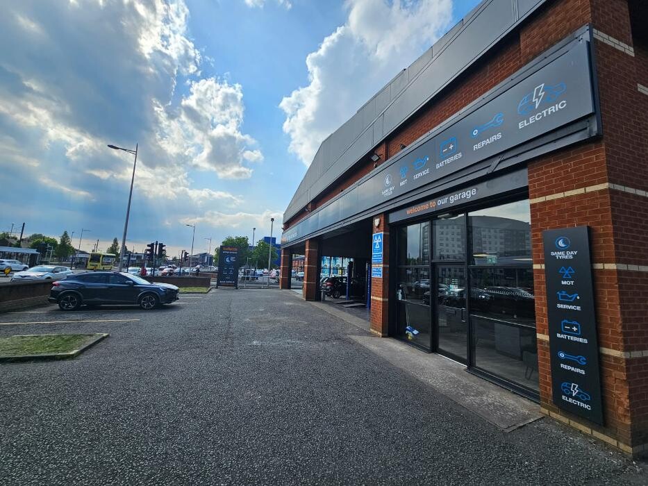Images Halfords Garage Services Ashton-Under Lyne
