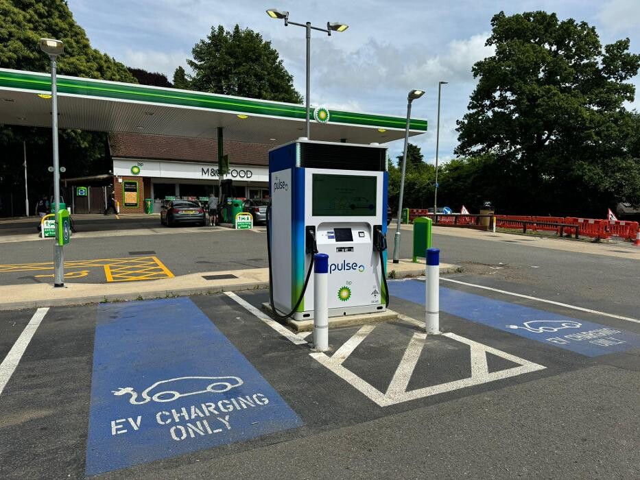 Images bp pulse Charging Station