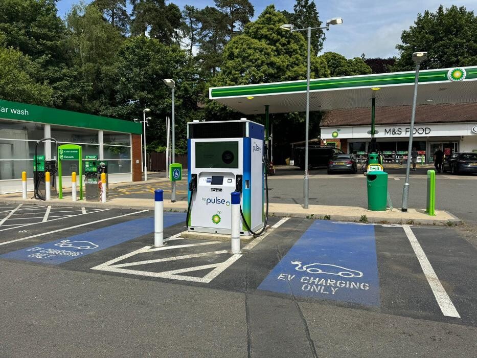 Images bp pulse Charging Station
