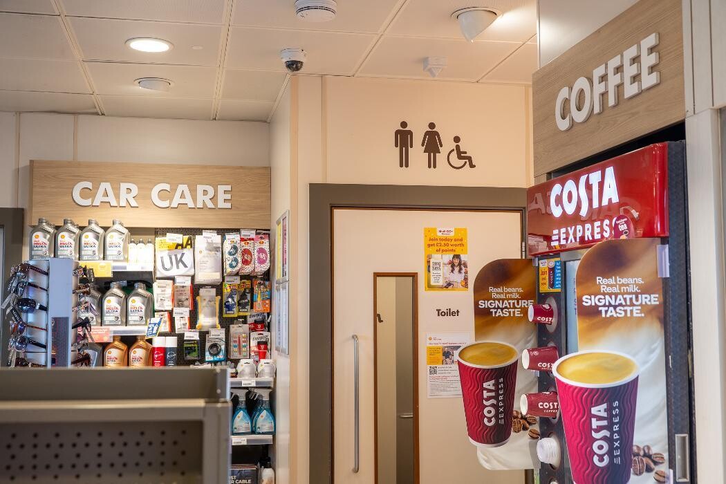 Images Shell Recharge Charging Station