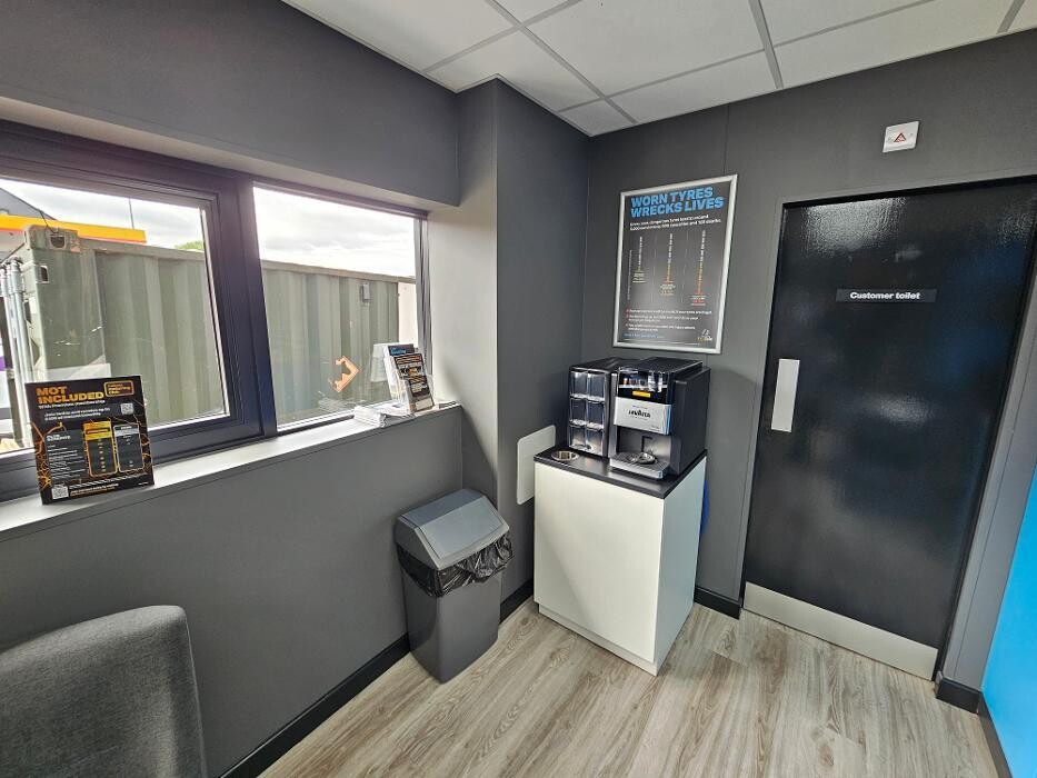 Images Halfords Garage Services Wolverhampton