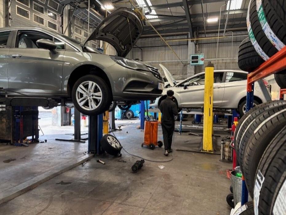 Images Halfords Autocentre Oldham