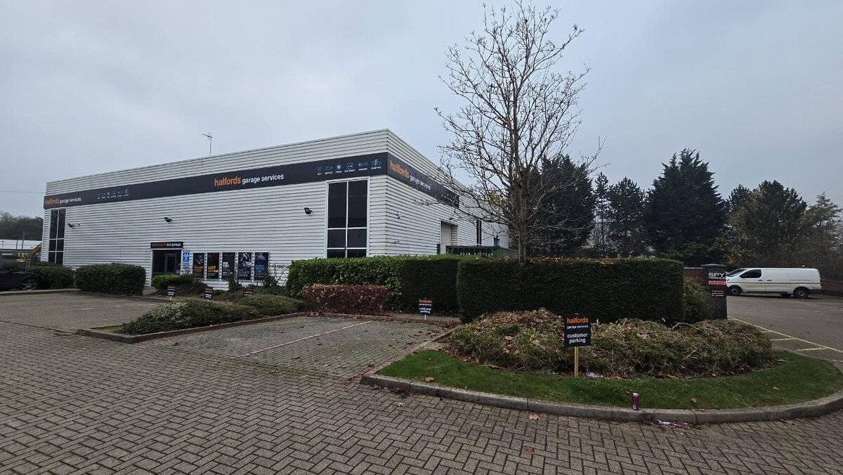 Images Halfords Garage Services Milton Keynes