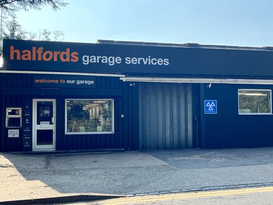 Images Halfords Garage Services Sandhurst