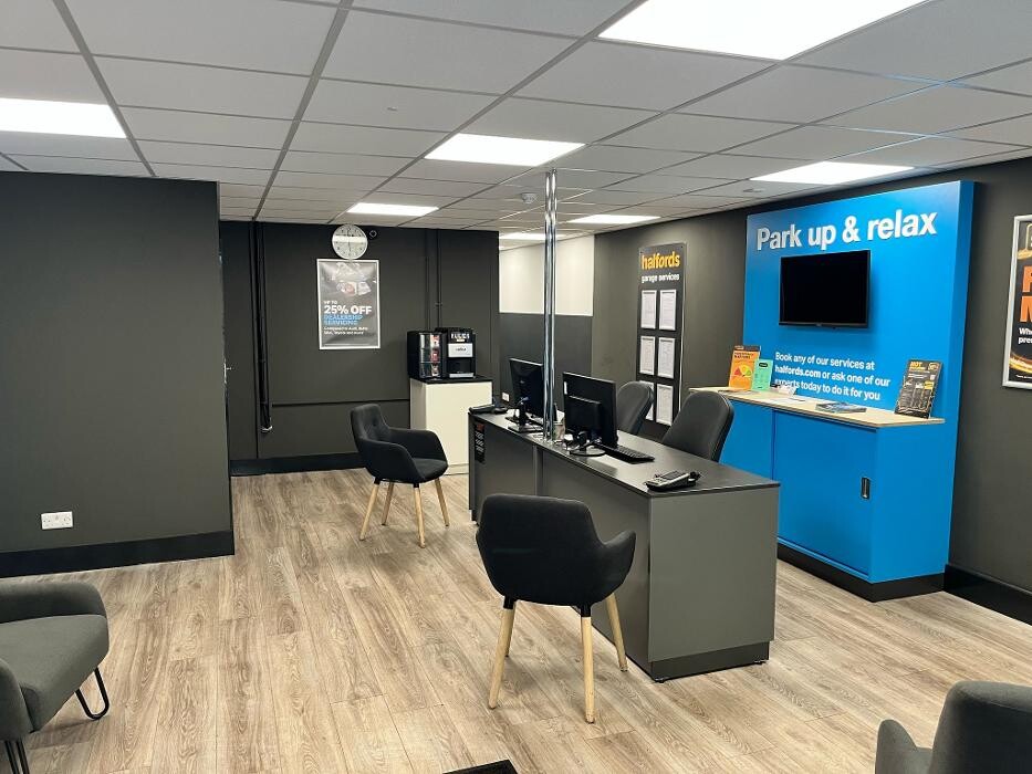 Images Halfords Garage Services Sandhurst