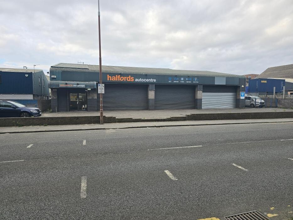 Images Halfords McConechys Leith Autocentre