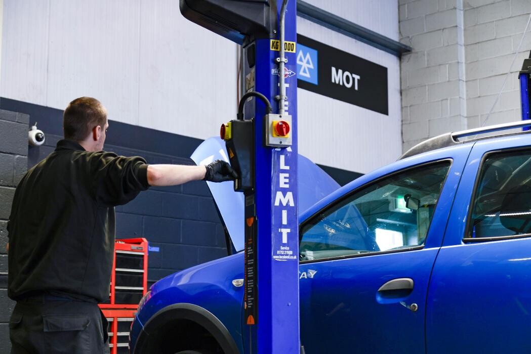 Images Halfords Autocentre Nottingham (Castle Blvd)