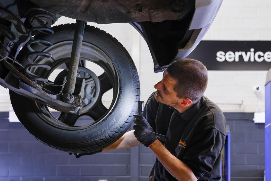 Images Halfords Autocentre Leicester (Woodgate)