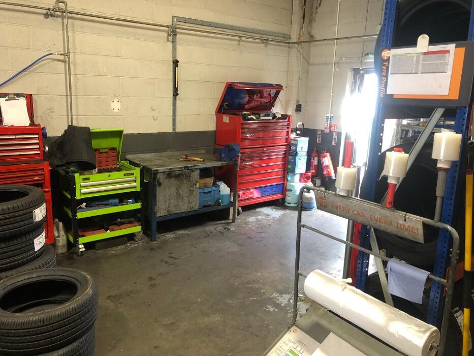 Images Halfords Garage Services Camberley