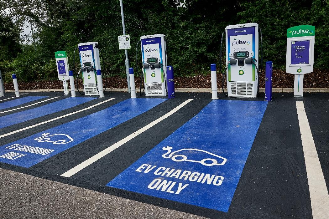 Images bp pulse Charging Station