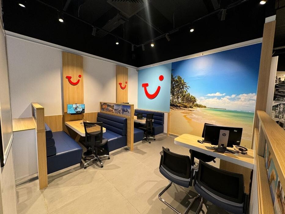Images TUI Holiday Store (Inside Next)