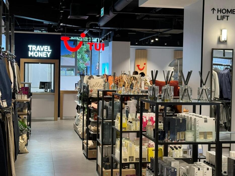 Images TUI Holiday Store (Inside Next)