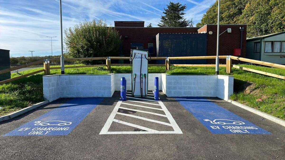 Images bp pulse Charging Station