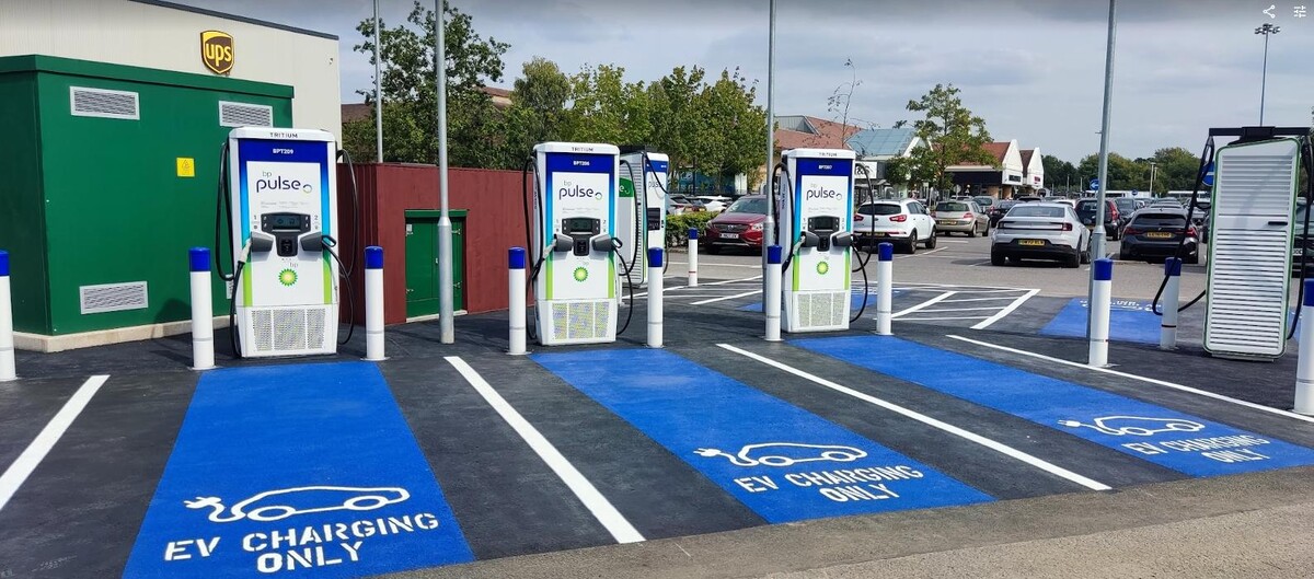 Images bp pulse Charging Station