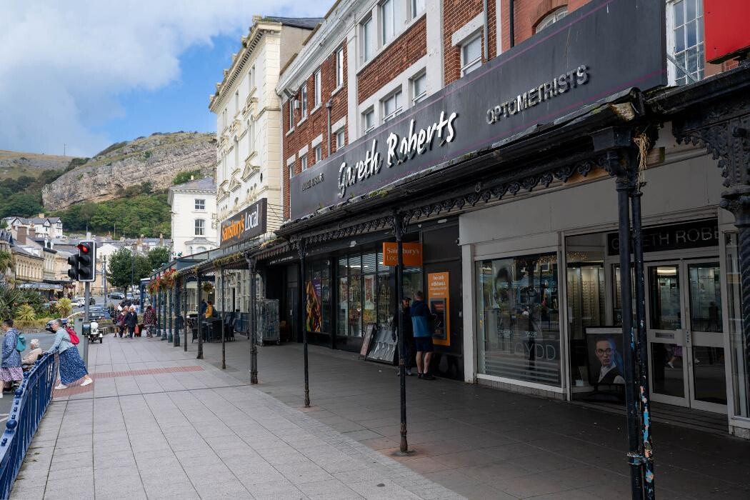 Images Gareth Roberts Opticians