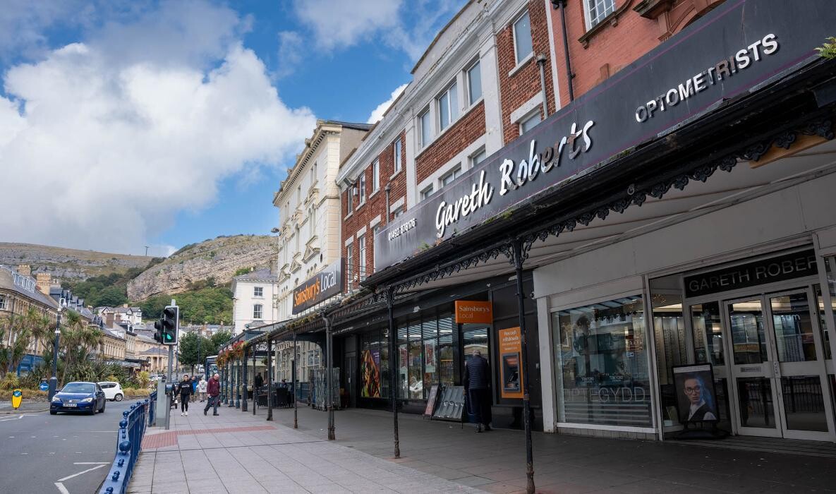 Images Gareth Roberts Opticians