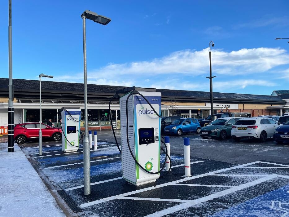 Images bp pulse Charging Station