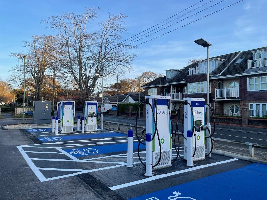 Images bp pulse Charging Station