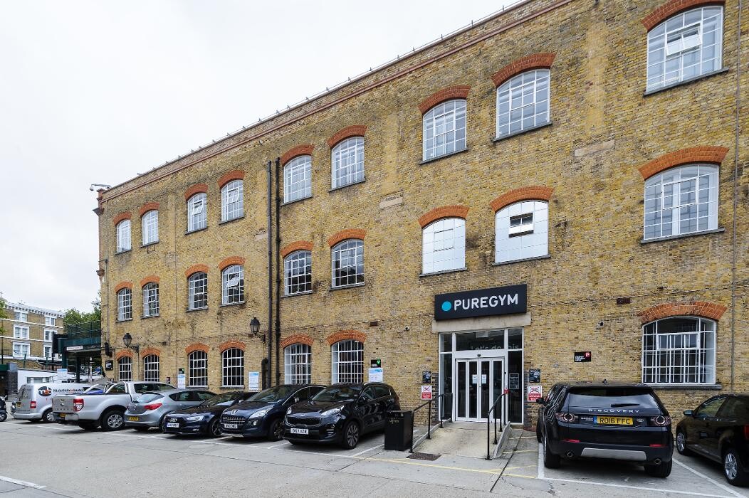Images PureGym London Oval
