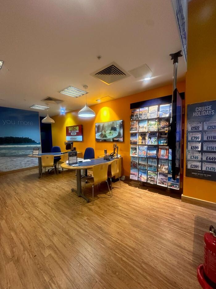 Images Hays Travel Metrocentre Blue