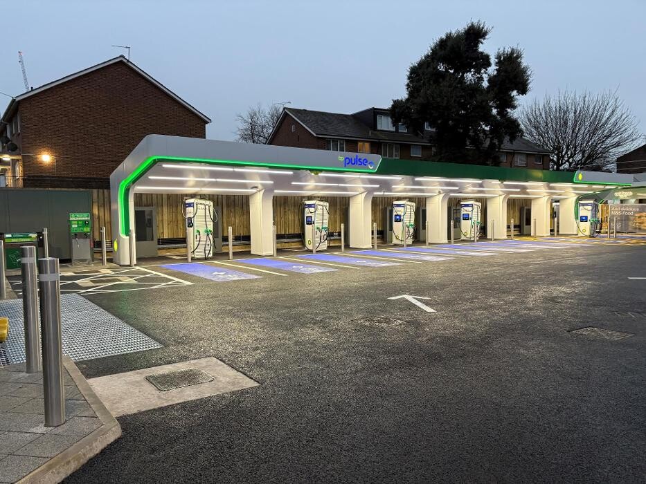 Images bp pulse Charging Station