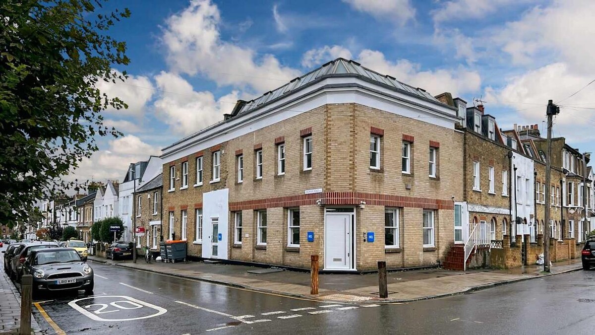 Images HQ Putney