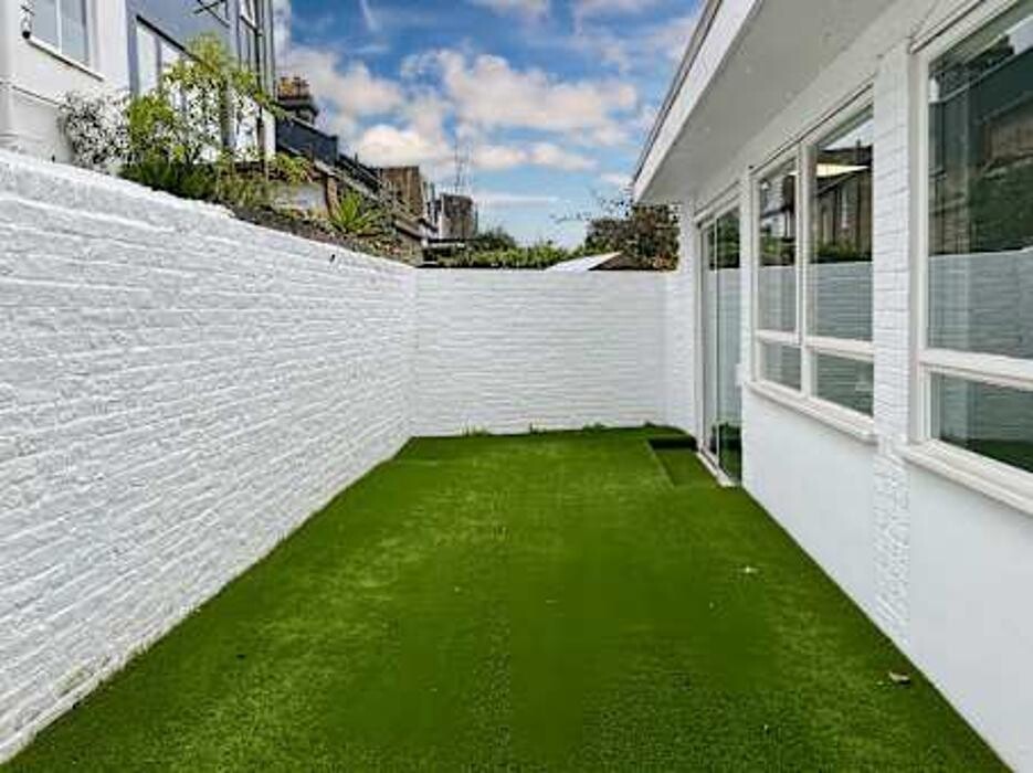 Images HQ Putney