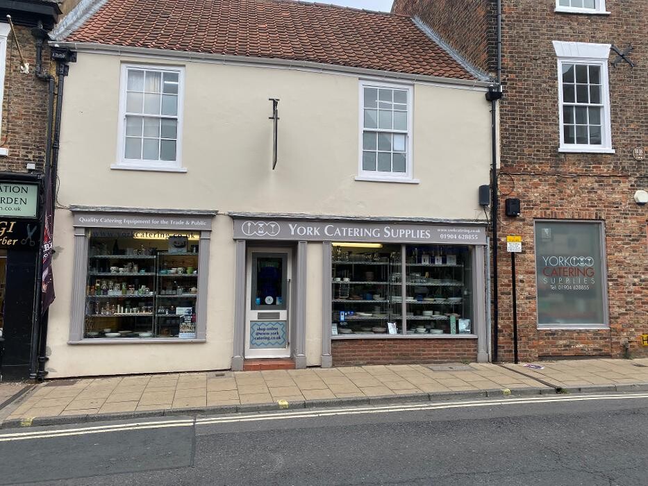 Images Luggage Storage Clifford's Tower - Radical Storage