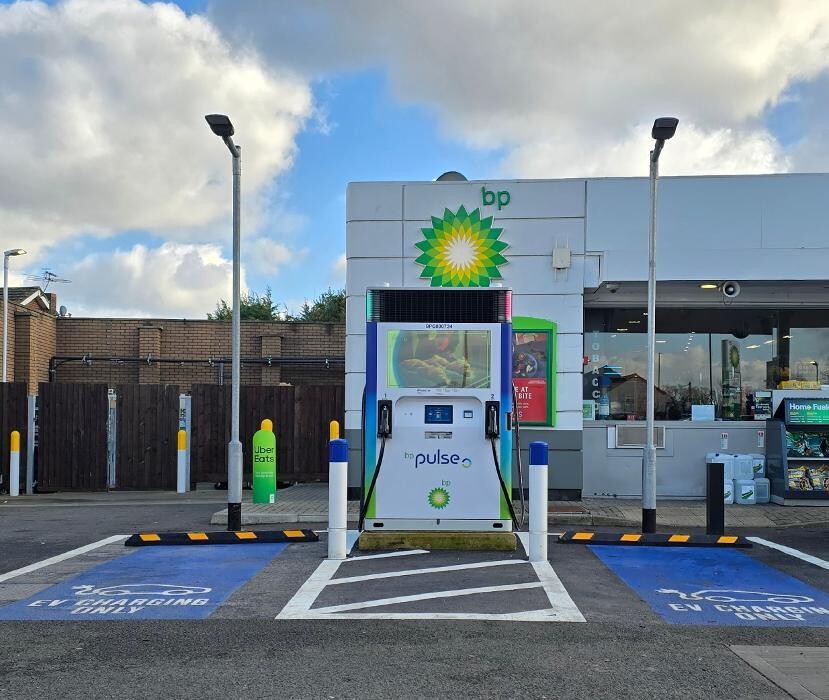 Images bp pulse Charging Station