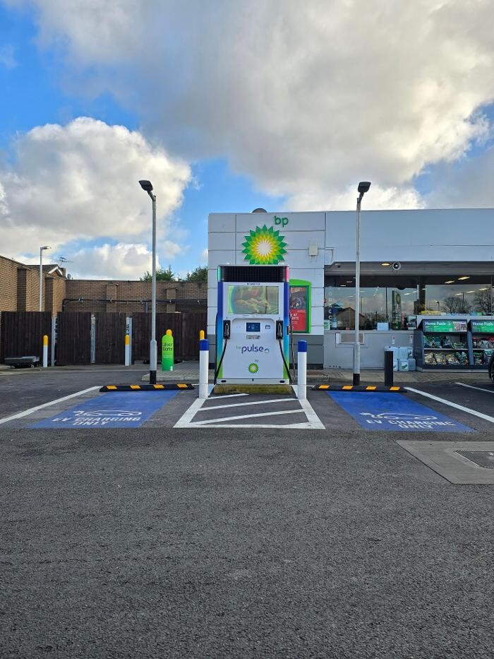 Images bp pulse Charging Station