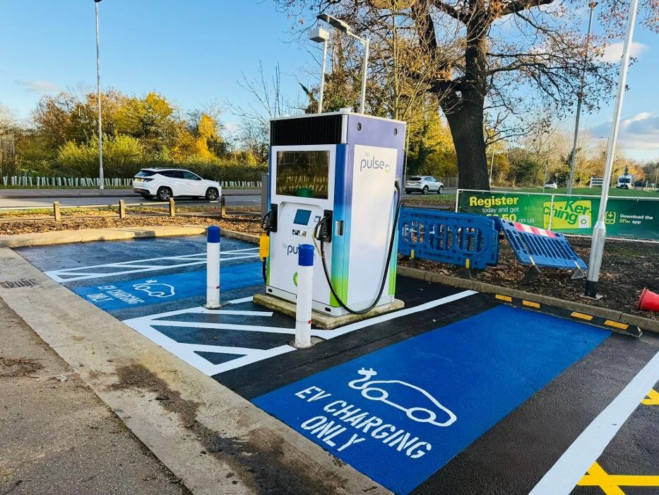 Images bp pulse Charging Station