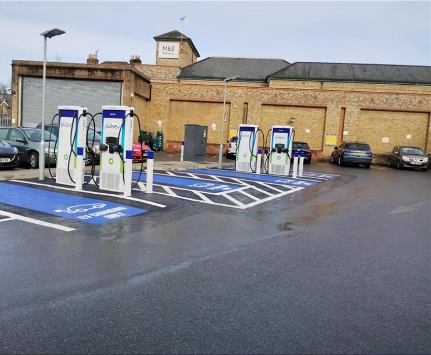 Images bp pulse Charging Station